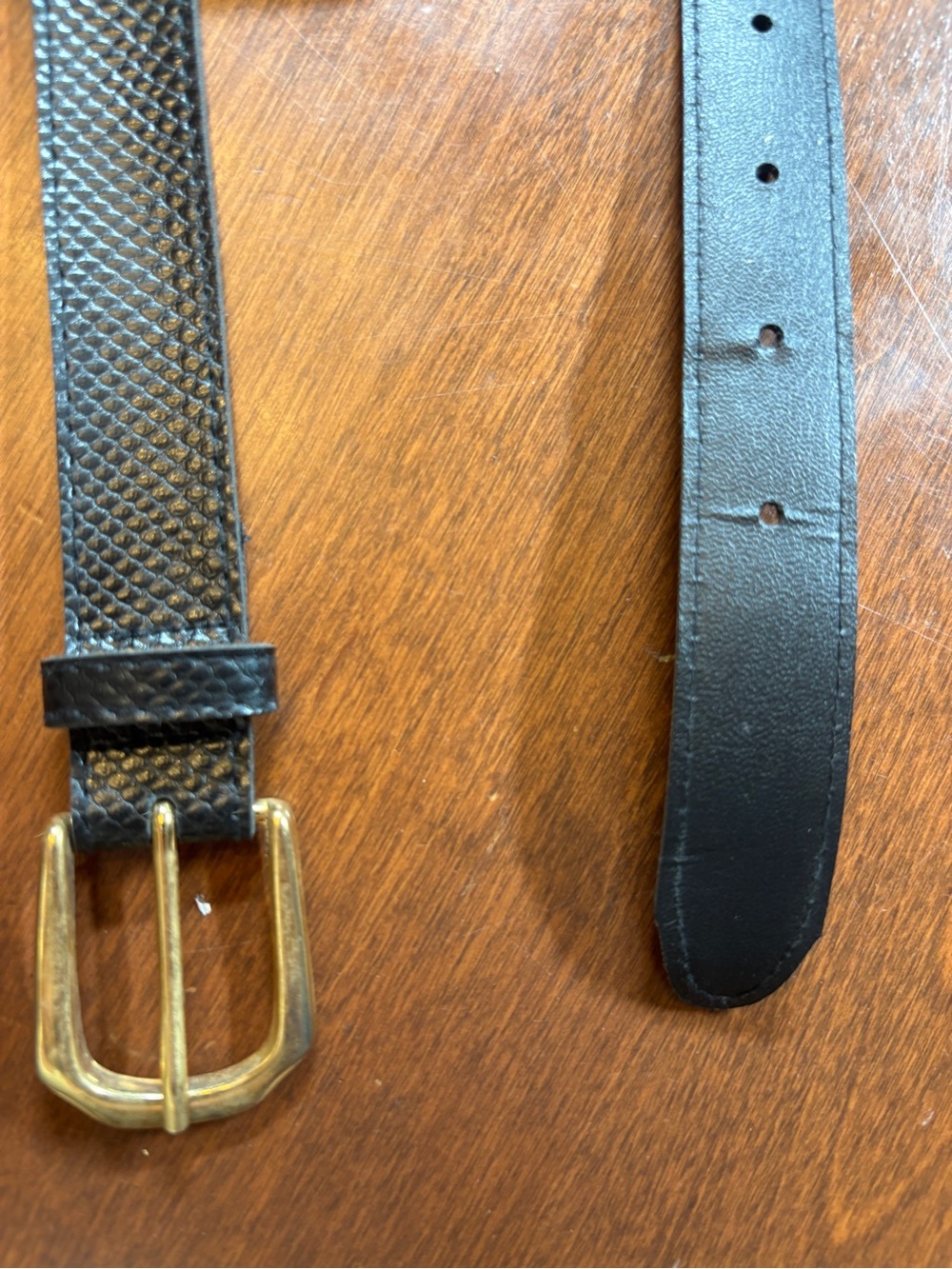 Source Unknown Black Leather Men's Belt with Gold Buckle